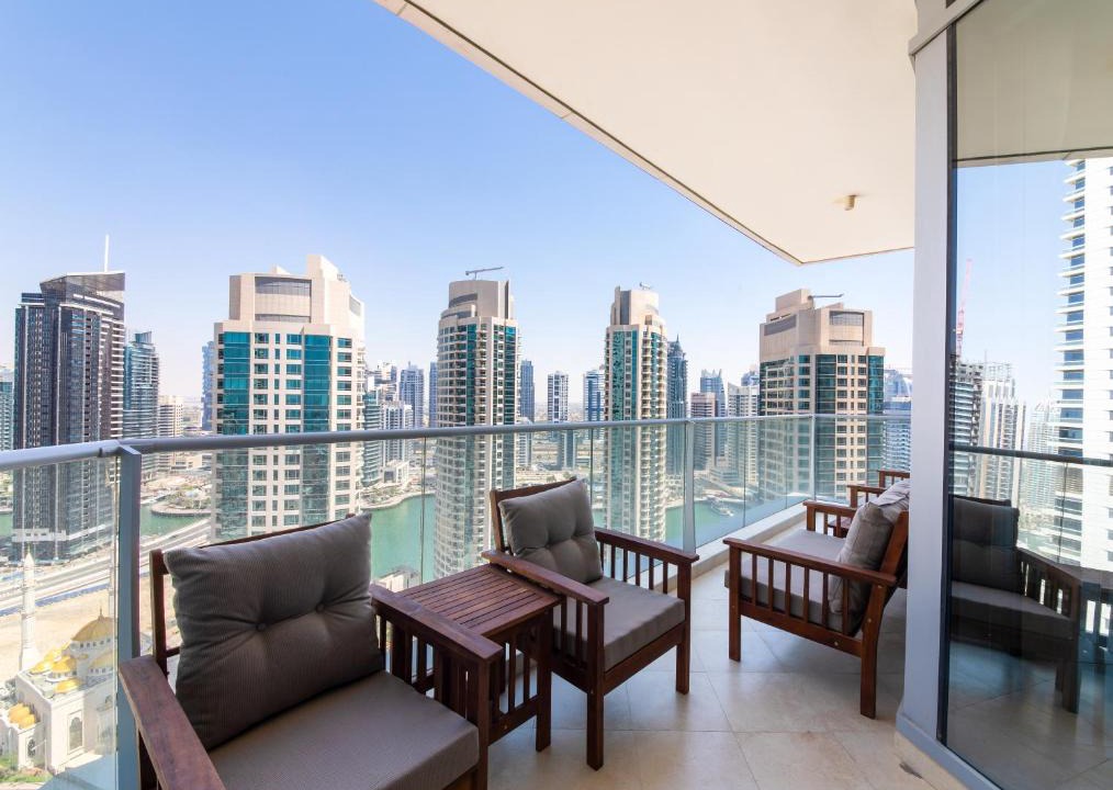 Dubai Marina Apartment | Maison Privee - Spacious Apt with Beach, Pool and Marina Access