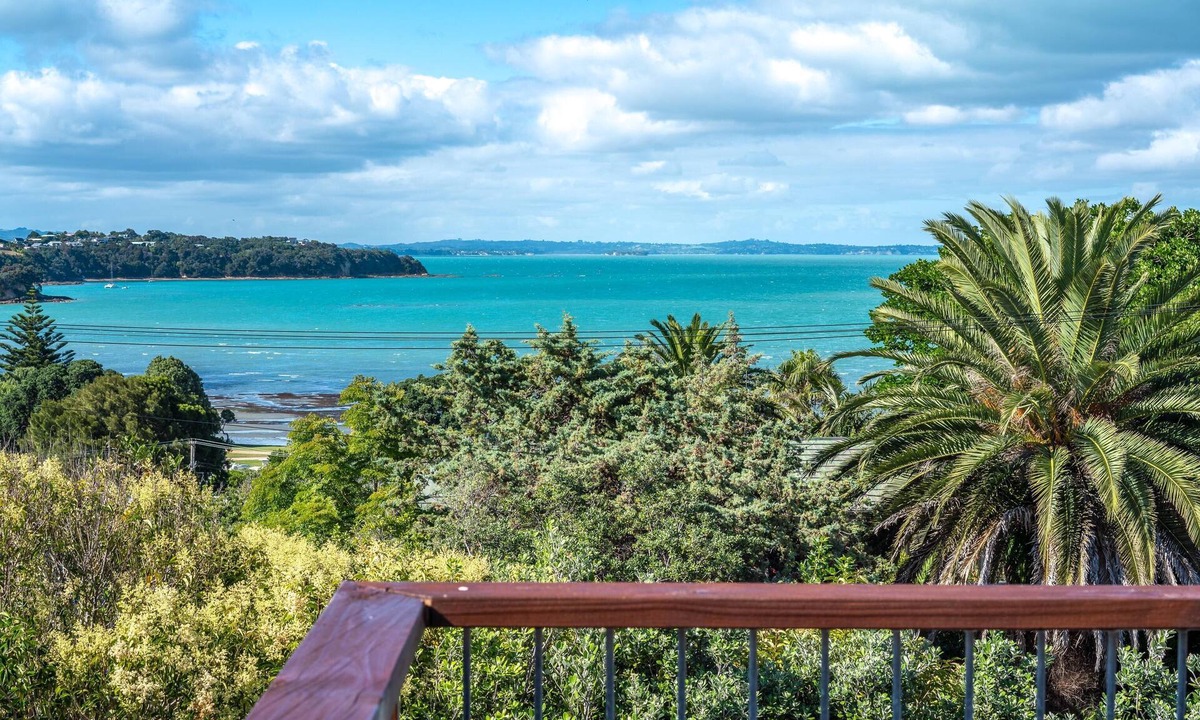 Surfdale Cottage | Marama Cottages Combined - Located in the heart of Surfdale with outstanding views over the water – these two gorgeous cottages are located on one section, giving you the privacy of two properties with the convenience of being right next door to each