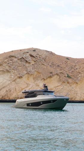 Barr Al Jissah Boat Rental | MYTH bay