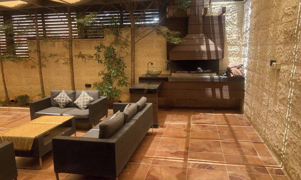 Amman Apartment | nakheel vip Charming 3-bedroom apartment with WiFi, AC in welcoming عمّان