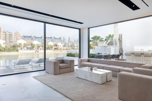 Palm Jumeirah Villa | Palm Jumeirah Paradise - 5BR Villa - Infinity Pool