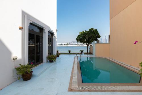 Palm Jumeirah House | Palm Jumeirah - Property Advisers