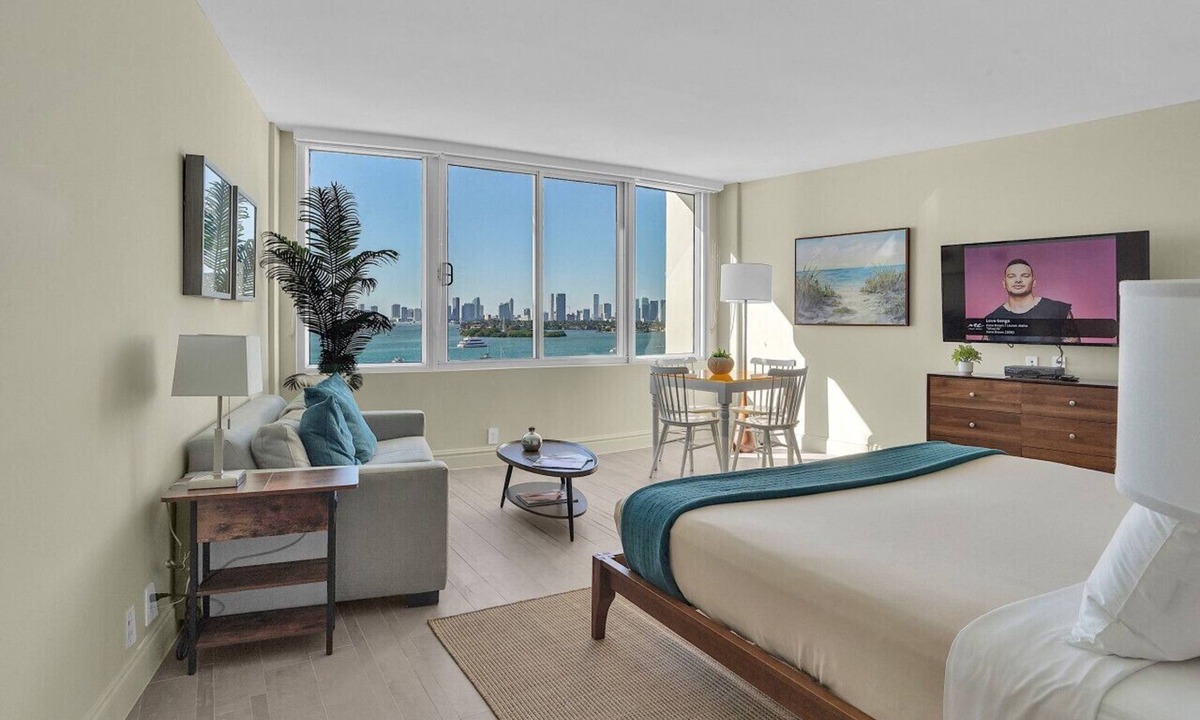 West Avenue Apartment | Perfect in South Beach With Gorgeous Bay View