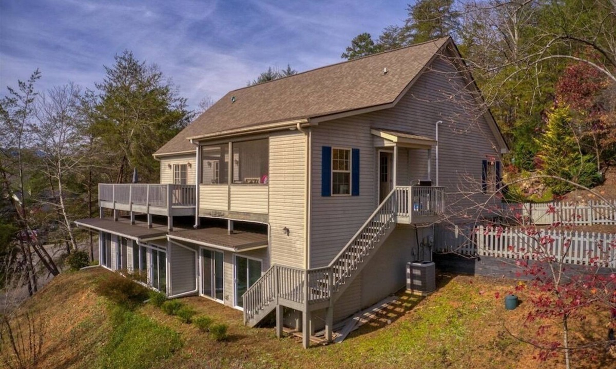 Stonecrest House | Pet Friendly, Hot Tub, Resort Amenities, Game Room - Off The Clock