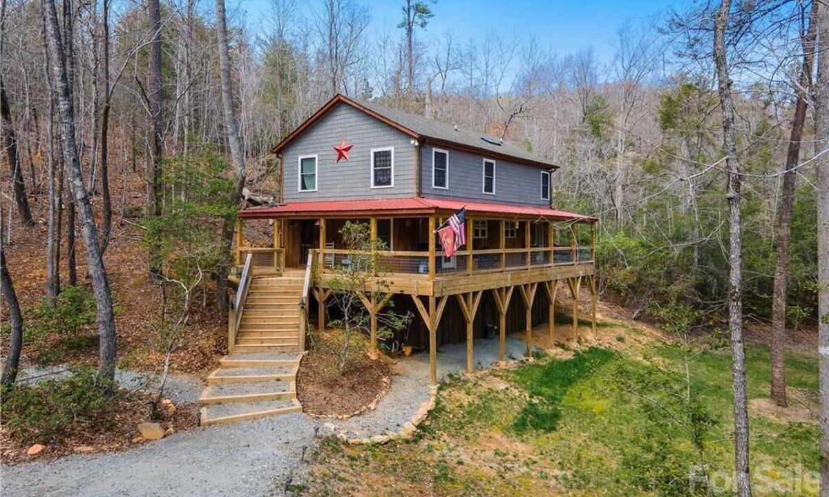 Lake Lure House | Pet Friendly, Lovely Creek, Fire Pit - Brookside Retreat by Carolina Properties