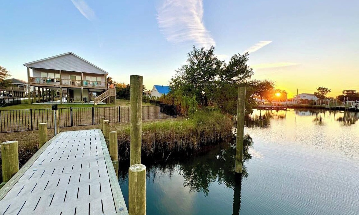 Cedar Point House | Pet-Friendly Waterfront Home – Deep Water Dock, Boat Lift & Fire Pit!