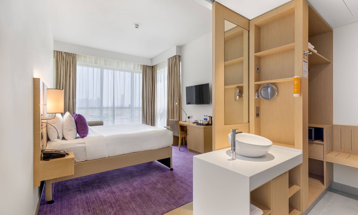 Discovery Gardens Hotel | Premier Inn Dubai Ibn Battuta Mall