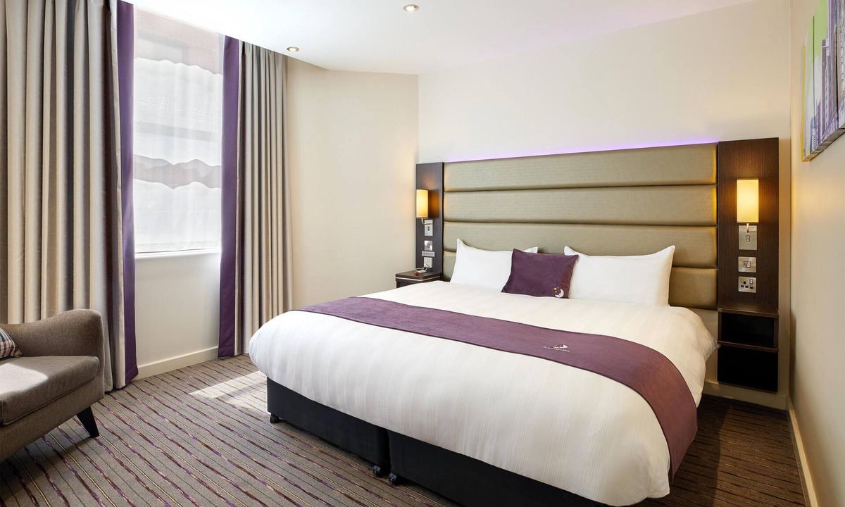 Uxbridge South Hotel | Premier Inn London Uxbridge