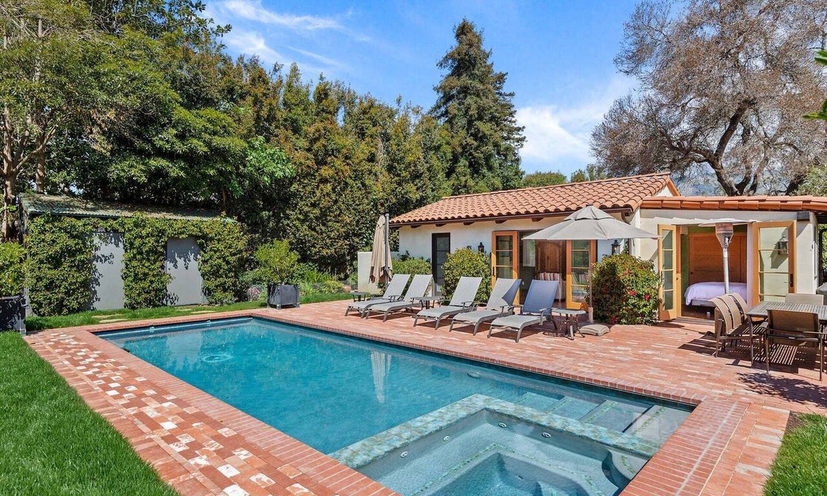 Montecito House | Premium Location Heated Pool & Hot Tub walk to Lower Village