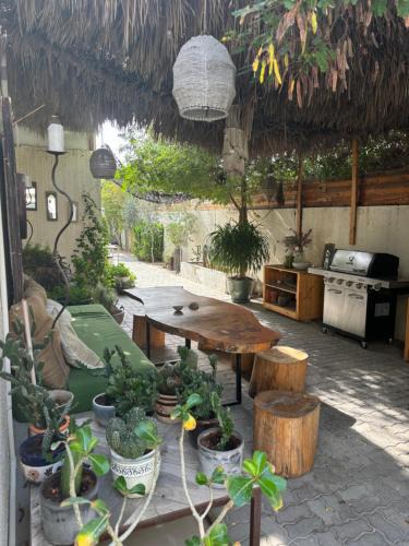 Jumeirah House | Private Cottage with bbq area 5 min walk to beach!
