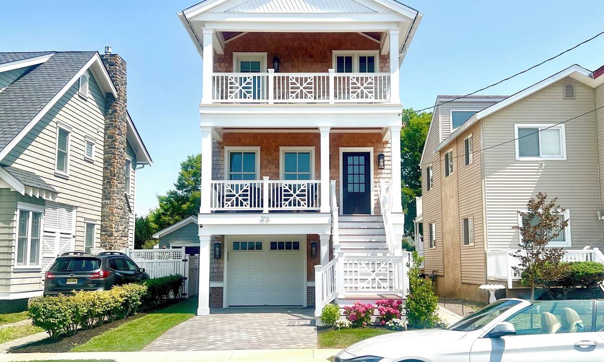 Gardens House | PRIVATE POOL🏊 — STUNNING Single-family, new construction - steps to the beach!
