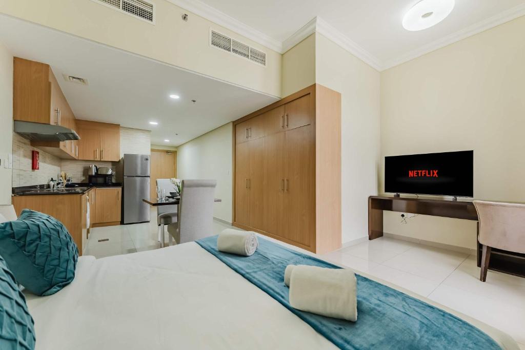 Al Barsha Apartment | PVH - Lincoln Park - Sleek Studio Near Miracle Garden