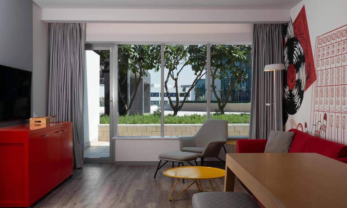 Dubai Hotel | Radisson Red Dubai Silicon Oasis