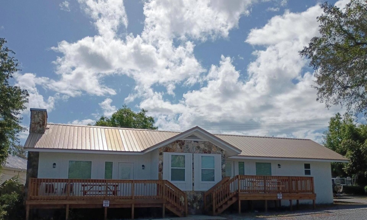 Parker House | Reel Em' Inn -3bdr 2.5ba Waterfront Home Located at Pier98 Marina -Pets Welcome
