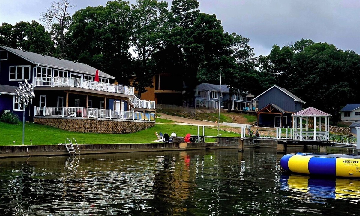 Lake of the Ozarks House | Relax by Lake of the Ozarks in your spacious Sunrise Beach retreat on 1 acre.