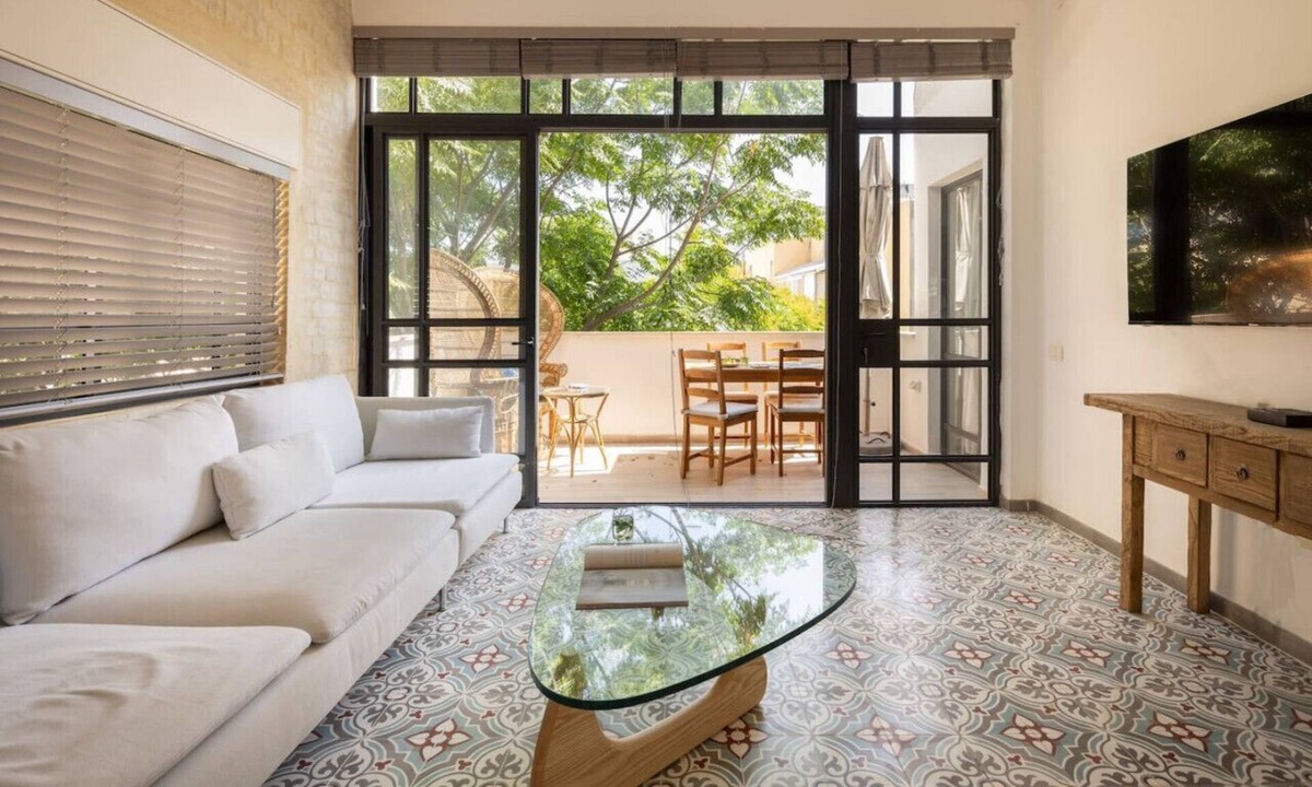 Tel Aviv City Center Apartment | Rustic Charm 2BR Apt in Tel Aviv By Sea N' Rent