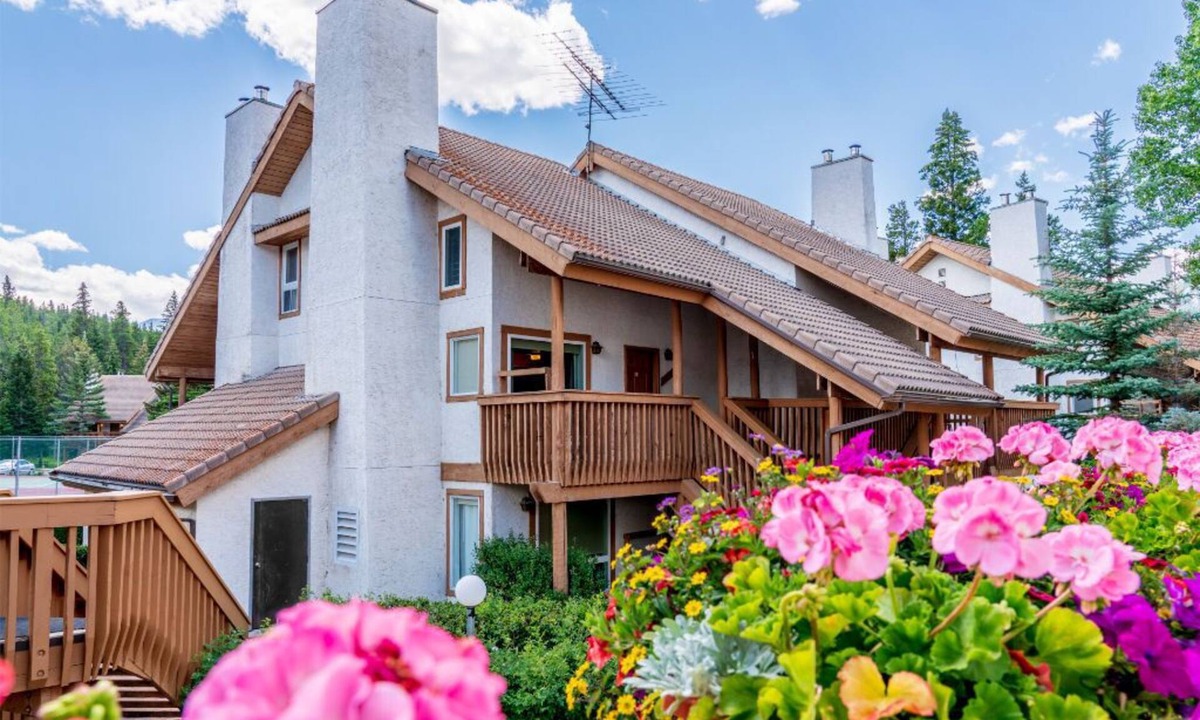 Banff Condo | Rustic Value Banff Condo with Fireplace!