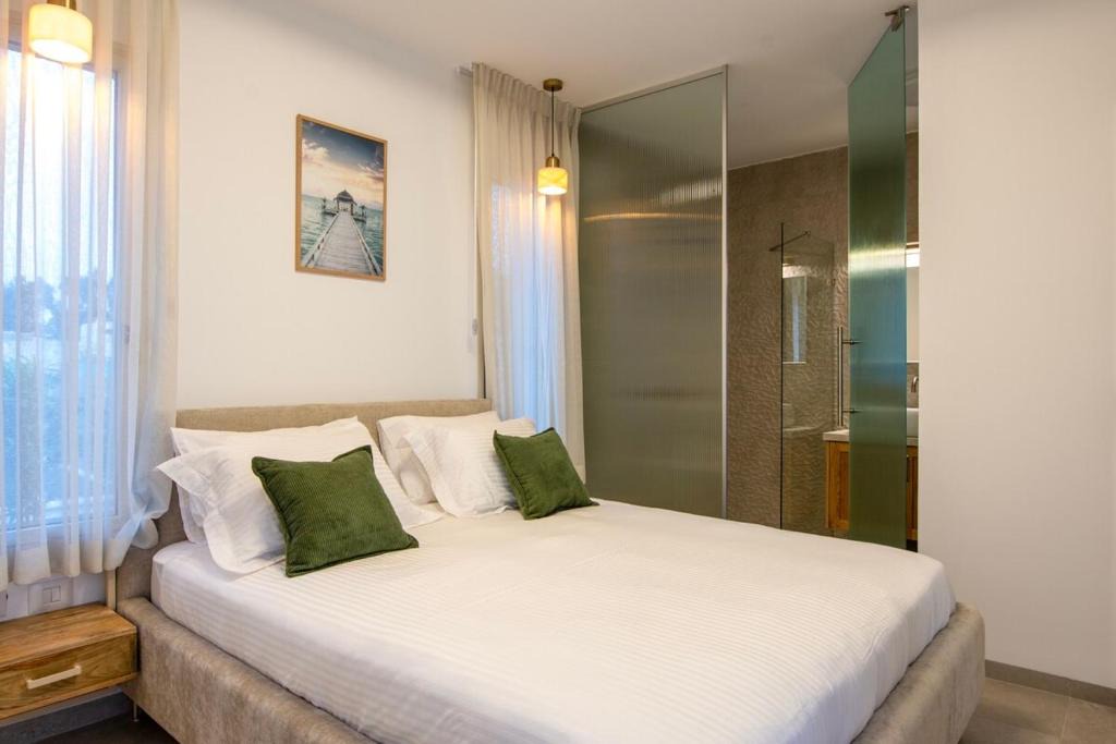 Qatsrin Apartment | Secondfloor- Luxurious Modern Suite in the Golan Heights