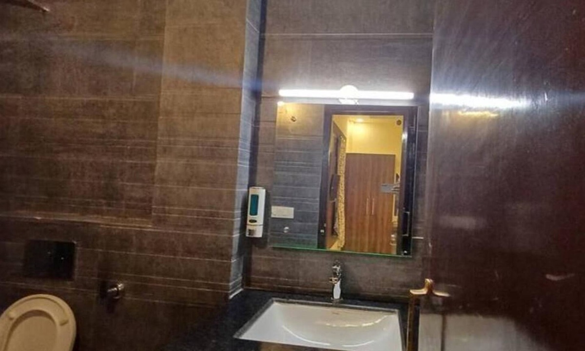 Taj Ganj Apartment | Shivalayaa - Deluxe Double Room With Balcony