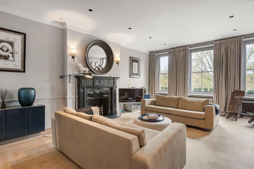 Brompton & Hans Town Apartment | Spacious 2 bedroom apartment in Cadogan Square