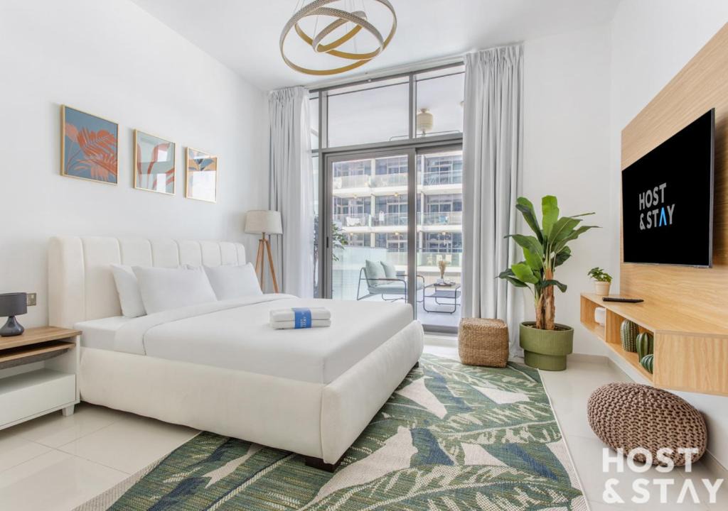 Dubai Apartment | Studio with view at Loreto Damac Hills - Host & Stay