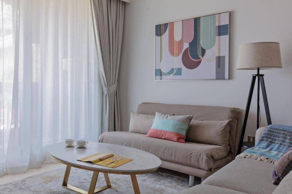 Palm Jumeirah Apartment | Stunning Apartment with pool and amazing view