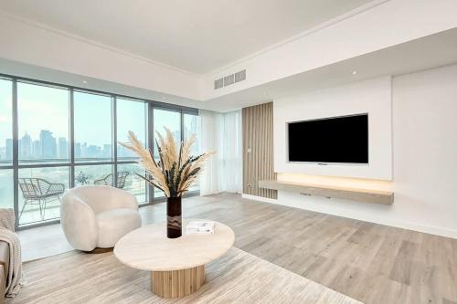 The Greens Apartment | Stylish 3BR Apartment with Stunning Golf Course Views