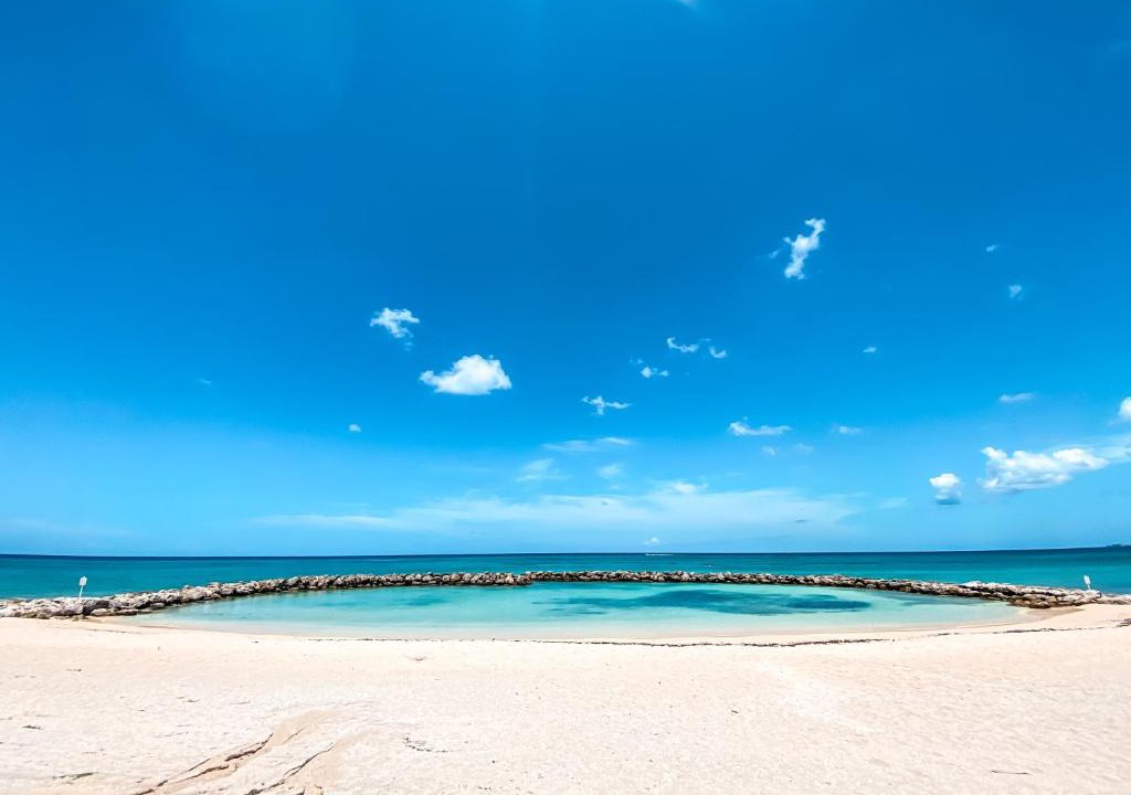 Seven Mile Beach Apartment | Sundaze Cayman