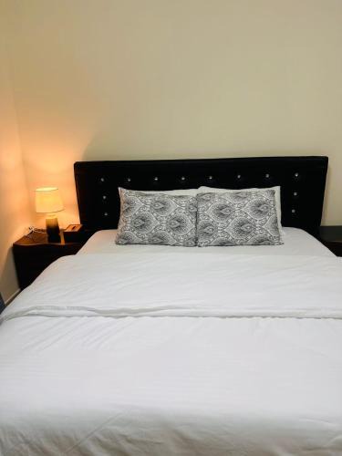 Al Hamra Village Apartment | Sweet Home RB 5