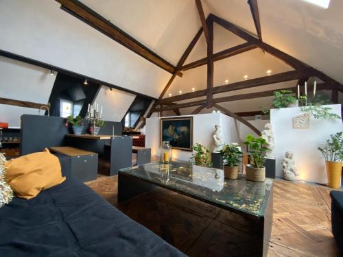 Clemency Apartment | The Castle Loft - Pascal's Angels