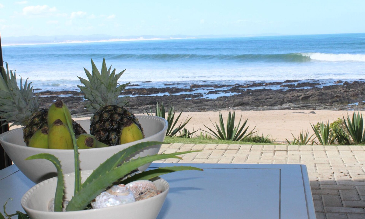 Jeffreys Bay House | @The Waves beach accommodation with sea and mountain views! 7 Bedrooms