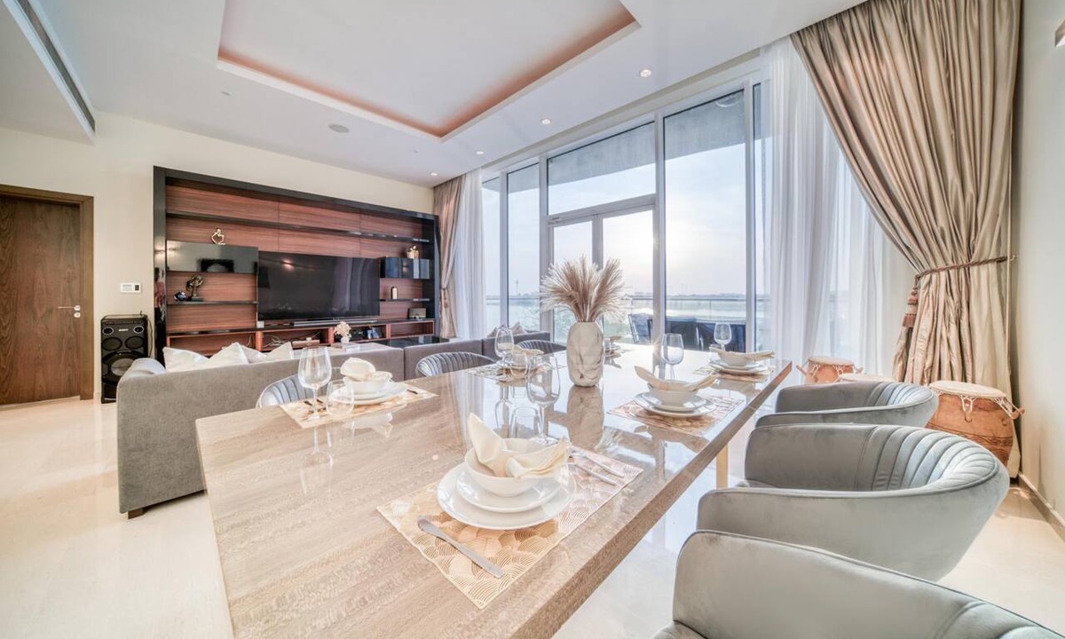 Palm Jumeirah Apartment | Vibrant Palm Lifestyle and Mediterranean Charm