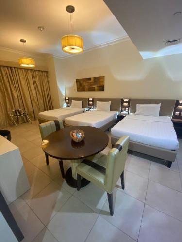 Al Muraqqabat Hotel | VISTA HOTEL APARTMENTS DELUXE