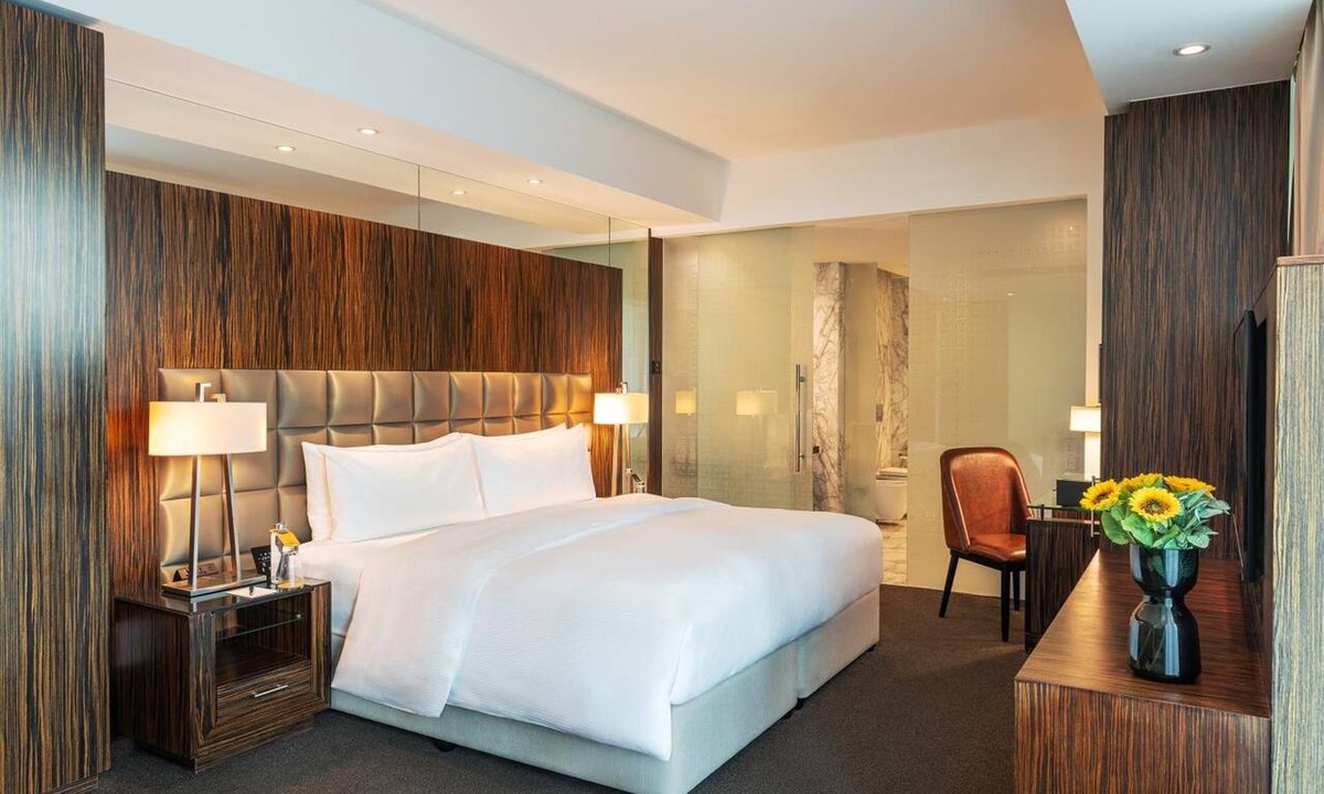 Jumeirah Lake Towers Hotel | voco Bonnington | Corner Deluxe Suite | Sauna, Steam Rooms, JLT Base | 2 Units
