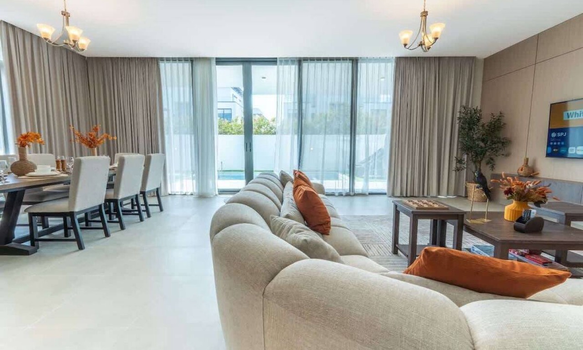 Al Hamriya House | Waterfront Villa Pool & Private Beach Access