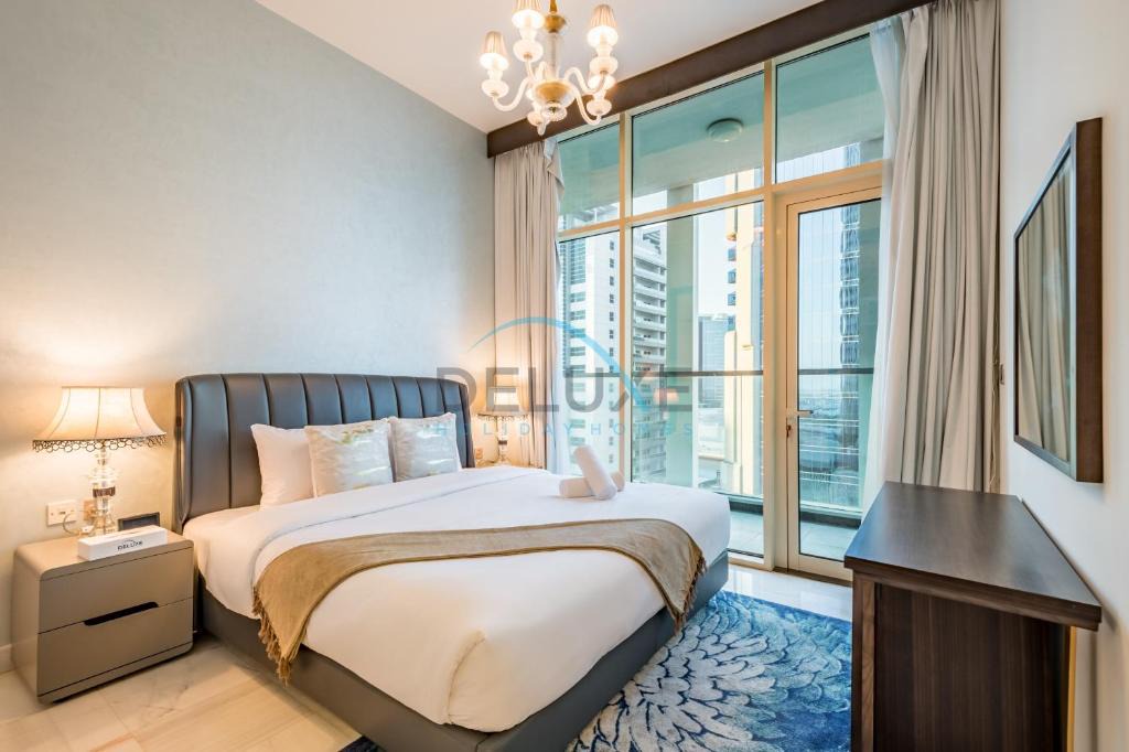 Business Bay Apartment | Weekly Deal 3BR with Overlooking Canal & City Views by Deluxe Holiday Homes
