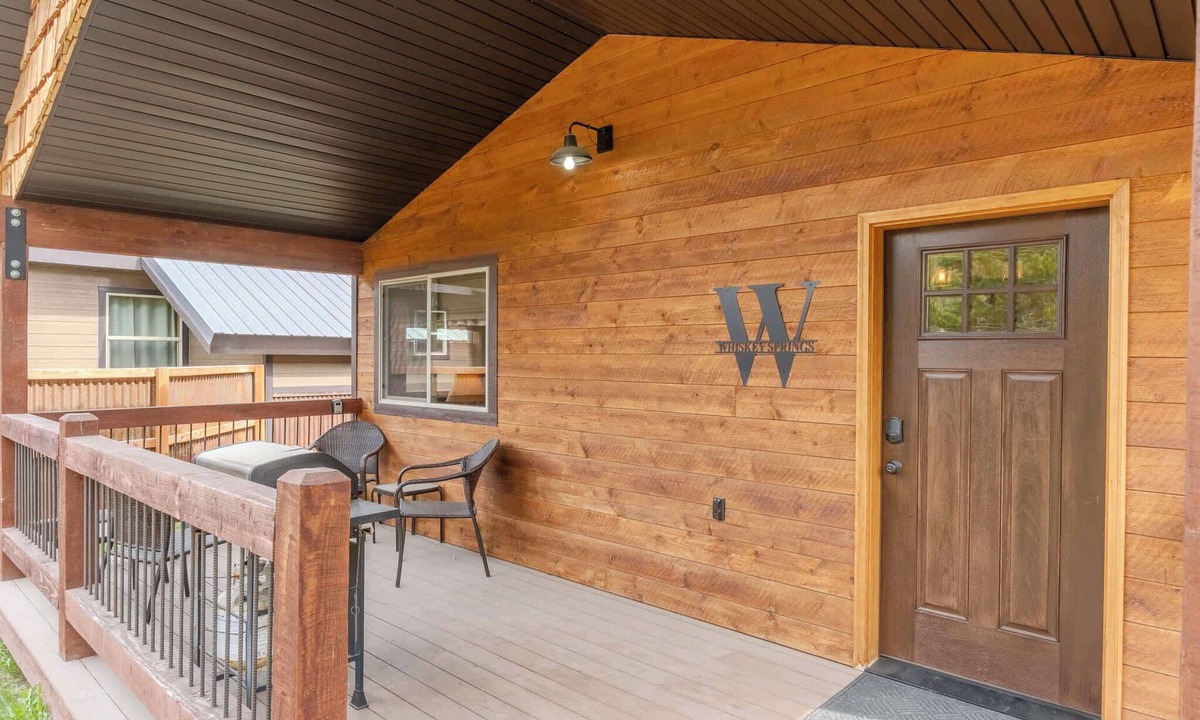 West Yellowstone Cabin | Whiskey Springs Cabin