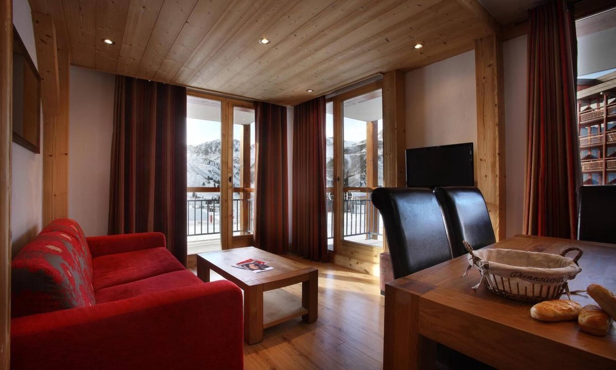 Arc-2000 Apartment | Wifi, 50m from resort center, fitness, swimming pool, sauna, hammam, balcony, tv, ski locker, 83m²
