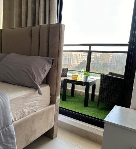 Madinat Zayed Hostel | Wonder Balcony Room - Heart of Abu Dhabi