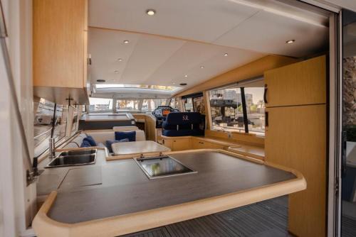 Jumeirah Boat Rental | Yacht Experience - Stella Romana
