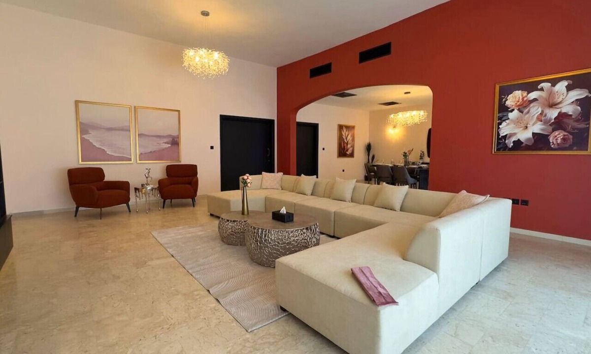 Al Danah Villa | Your Dream Oasis: Stunning 5-BR Villa in Al Danah