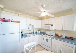 Beachfront Condo At Bargain Price! Resort Heated Pool! Tennis Courts! Million Dollar View! in Fort Myers Beach