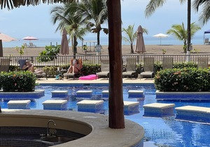 Beachfront- Fully renovated 3BDRs- Bahia Encantada- 24h Security. in Jacó
