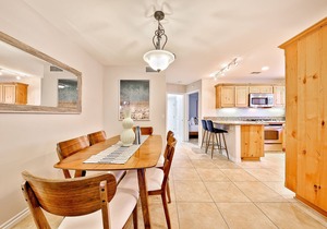 Beautiful Home, Bay + Beach Views, Rooftop Deck & Firepit in San Diego
