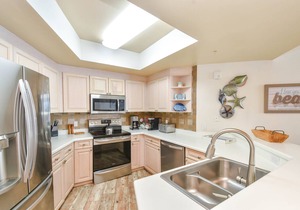Cozy beachfront condo w/private balcony & elevator in Destin! ☀🌺🐚 in Destin