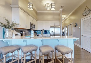 Elegant condo with 2 community pools, hot tub, & beach access across the road in Seacrest
