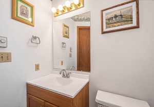 Great lake views from this Centrally Located Townhome in McHenry