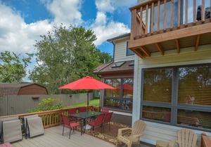 Lakefront Townhome with Community Pool Near Wisp in McHenry
