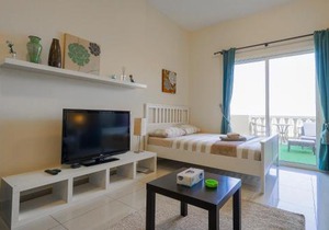 Relaxing, Swimming and Golfing in Al Hamra Village