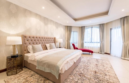 Palm Jumeirah Villa | Chic 4BR Villa with Assistant Room and Private Pool on Palm Jumeirah by Deluxe Holiday Homes